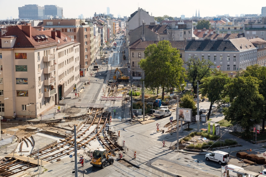 Johann Nepomuk Berger Platz, Umbau für die Linien 2, 9 und 44