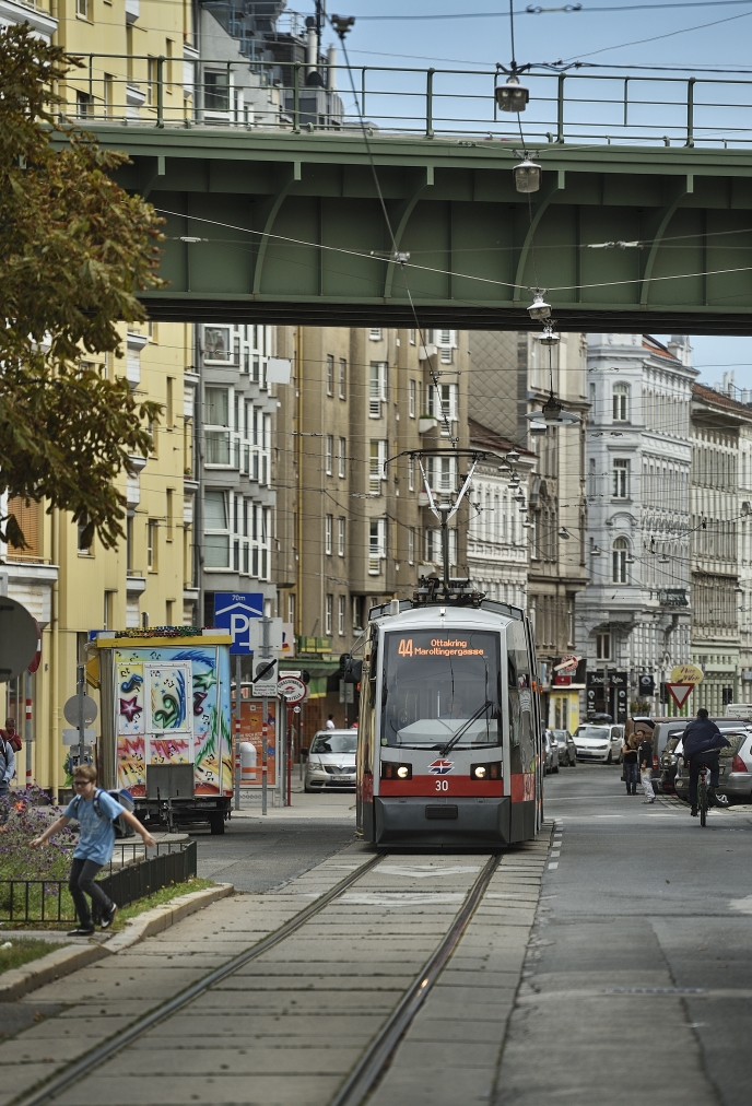 Straßenbahn der Linie 44 auf der geänderten Strecke mit der Endstelle Maroltingergasse.