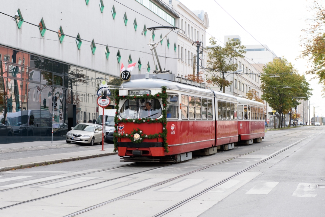 Geschmückte Strassenbahngarnitur