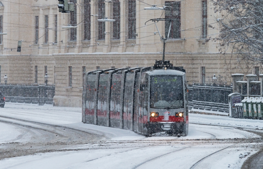 Linie 5 in der Alserbachstraße Fahrtrichtung Westbahnhof