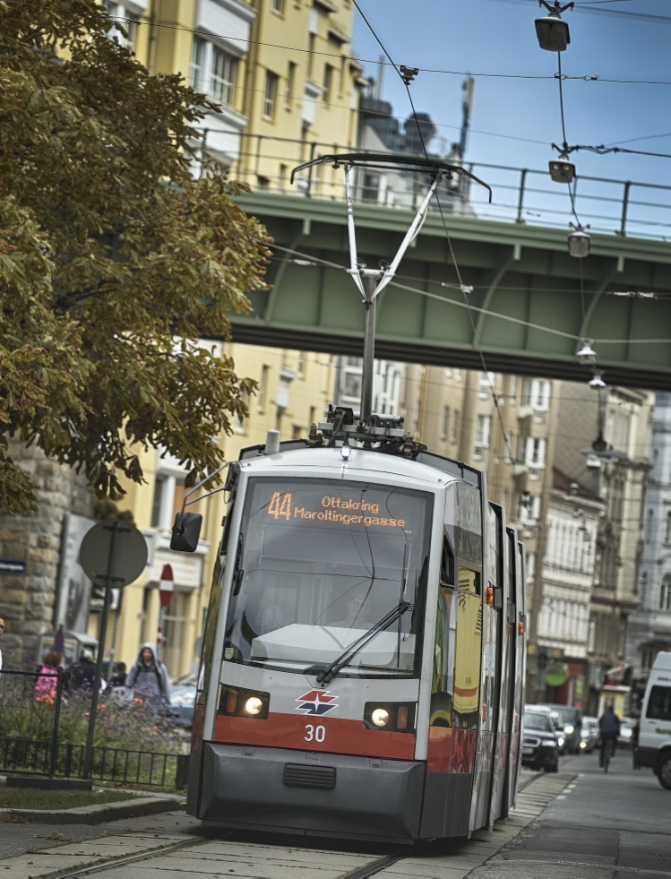 Straßenbahn der Linie 44 auf der geänderten Strecke mit der Endstelle Maroltingergasse.