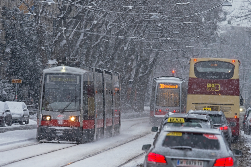 Linie 42 in der Währingerstraße Fahrtrichtung Antonigasse