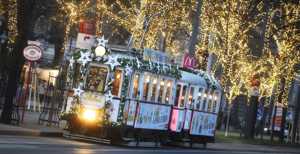 Die Ströck-Weihnachtsbim verkehrt auch heuer wieder an den Adventwochenenden auf der Ringstraße.