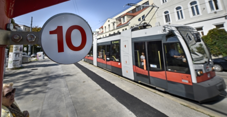 Ab 2. Sepember 2017 verkehrt die Straßenbahn der Linie 10 auf der verlängerten Strecke bis Unter St. Veit.