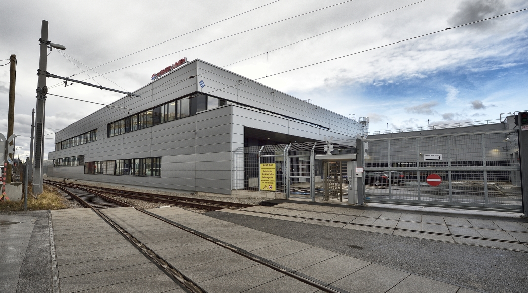 Neuer Betriebsbahnhof Heiligenstadt in Betrieb. Auf rund 24.000 m² wurden insgesamt fünf Hallen zur Wartung der Züge errichtet.