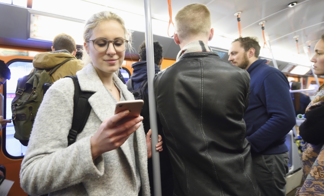 Studierende sind in Wien am besten mit U-Bahn, Bim und Bus unterwegs. Das Semesterticket kann übrigens bequem online gekauft werden.