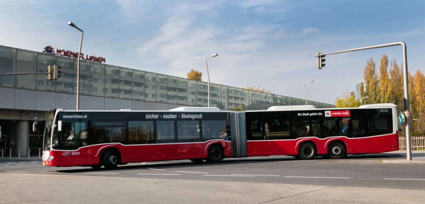 XL-Gelenkbus auf der Linie 11A