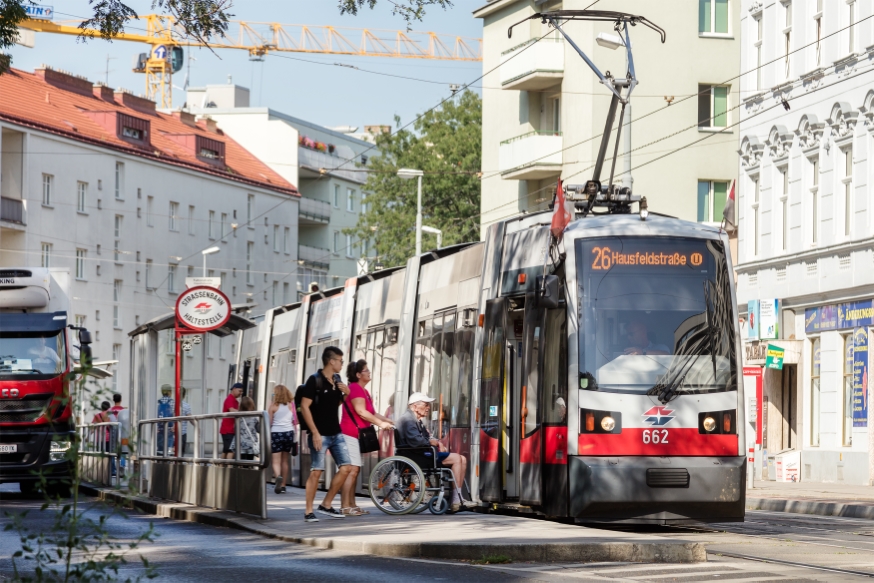 Linie 26 bei der HaltestelleFultonstraße Fahrtrichtung Hausfeldstraße