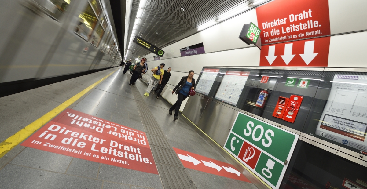 Ab heute stellt eine neue Sicherheitskampagne der Wiener Linien die vielen potentiellen HelferInnen im Öffi-Netz vor. Sie erinnert zudem an die Sicherheitseinrichtungen und das richtige Verhalten im Notfall.