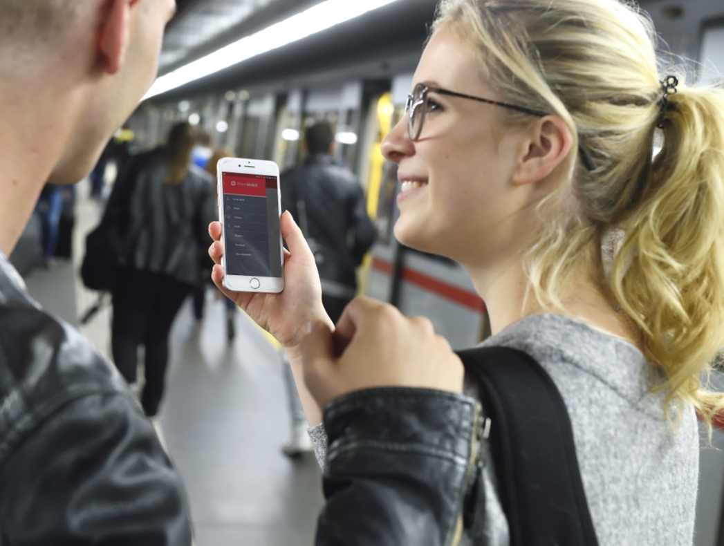 Studierende sind in Wien am besten mit U-Bahn, Bim und Bus unterwegs. Das Semesterticket kann übrigens bequem online gekauft werden.