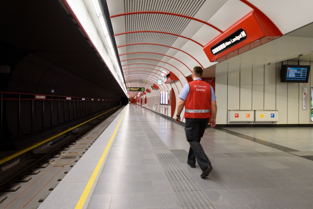 Vorbereitungen für die Eröffnung der U1 Erweiterung in der neuen Station Altes Landgut