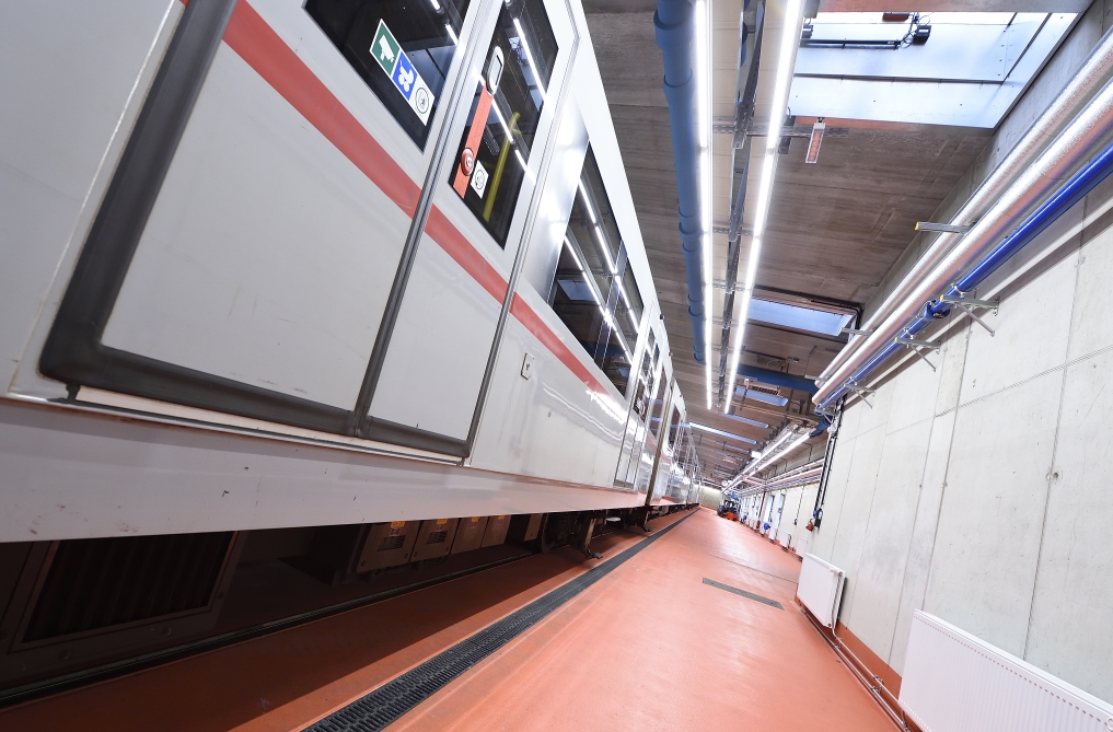 Neuer Betriebsbahnhof Heiligenstadt in Betrieb. Auf rund 24.000 m² wurden insgesamt fünf Hallen zur Wartung der Züge errichtet.