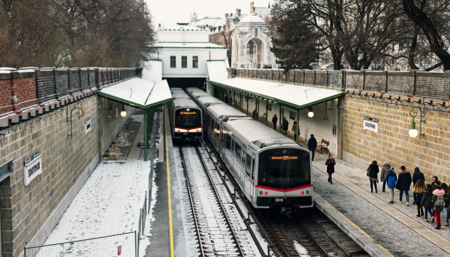 U4 Station Stadtpark mit V-Zügen
