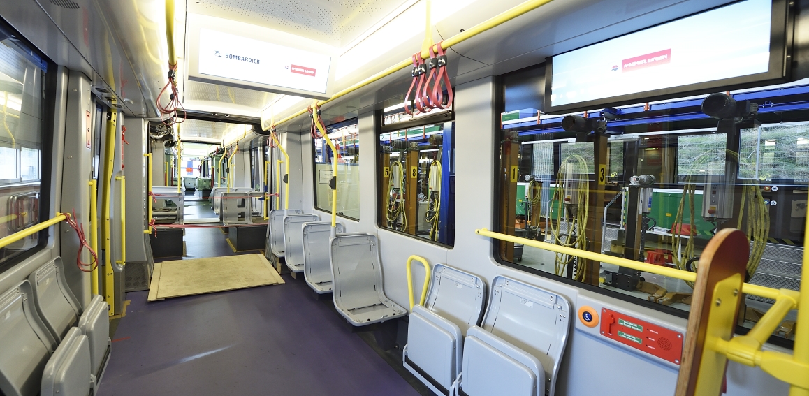 Präsentation der ersten Flexity Straßenbahn für Wien. Blick in den Innenraum.