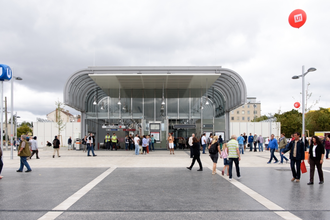 Feierlichkeiten in der neu eröffneten U1 Station Altes Landgut