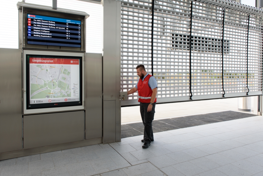 Vorbereitungen für die Eröffnung der U1 Erweiterung in der neuen Station Altes Landgut