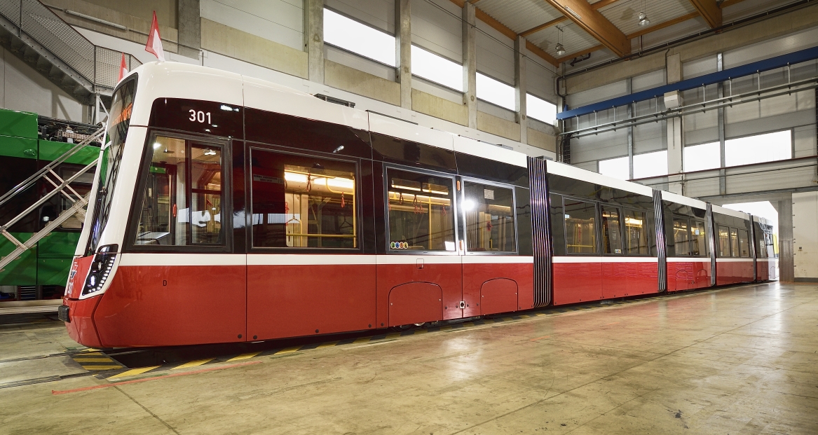 Flexity - die neue Straßenbahn für. Der erste Zug wird den Wiener Linien übergeben.