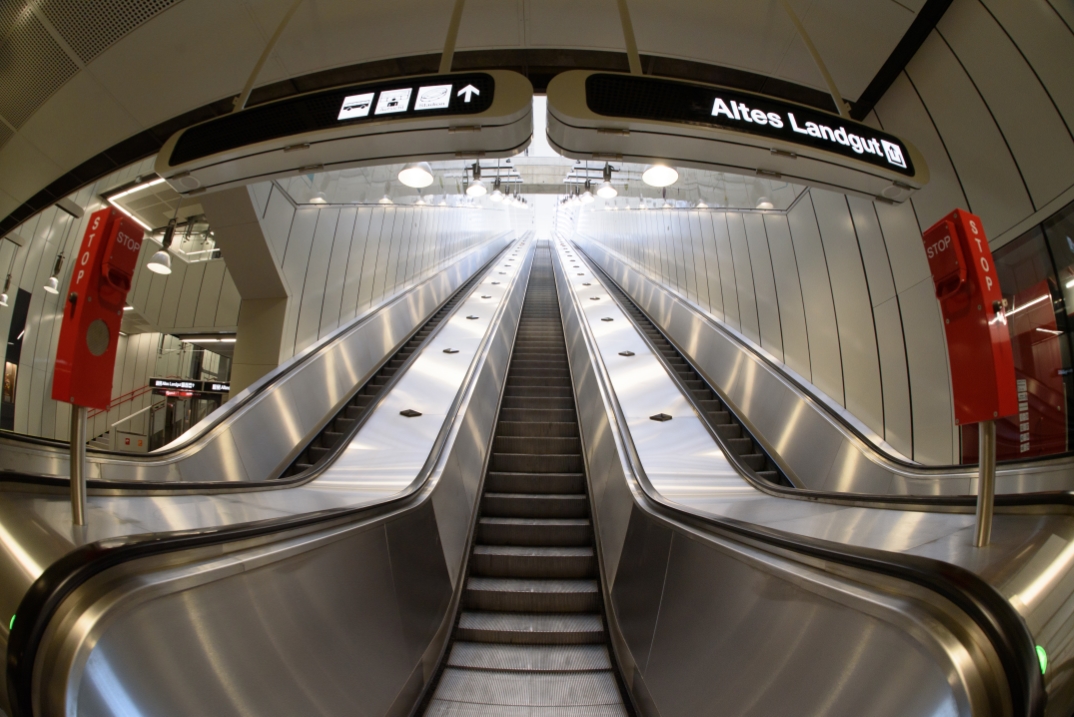 Vorbereitungen für die Eröffnung der U1 Erweiterung in der neuen Station Altes Landgut