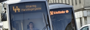 Straßenbahn der Linie 44 auf der geänderten Strecke mit der Endstelle Maroltingergasse.
