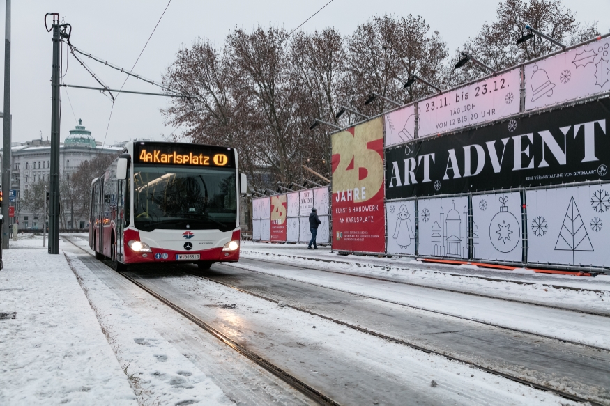 Bus Linie 4A Lothringerstraße, Adventmarkt Karlsplatz