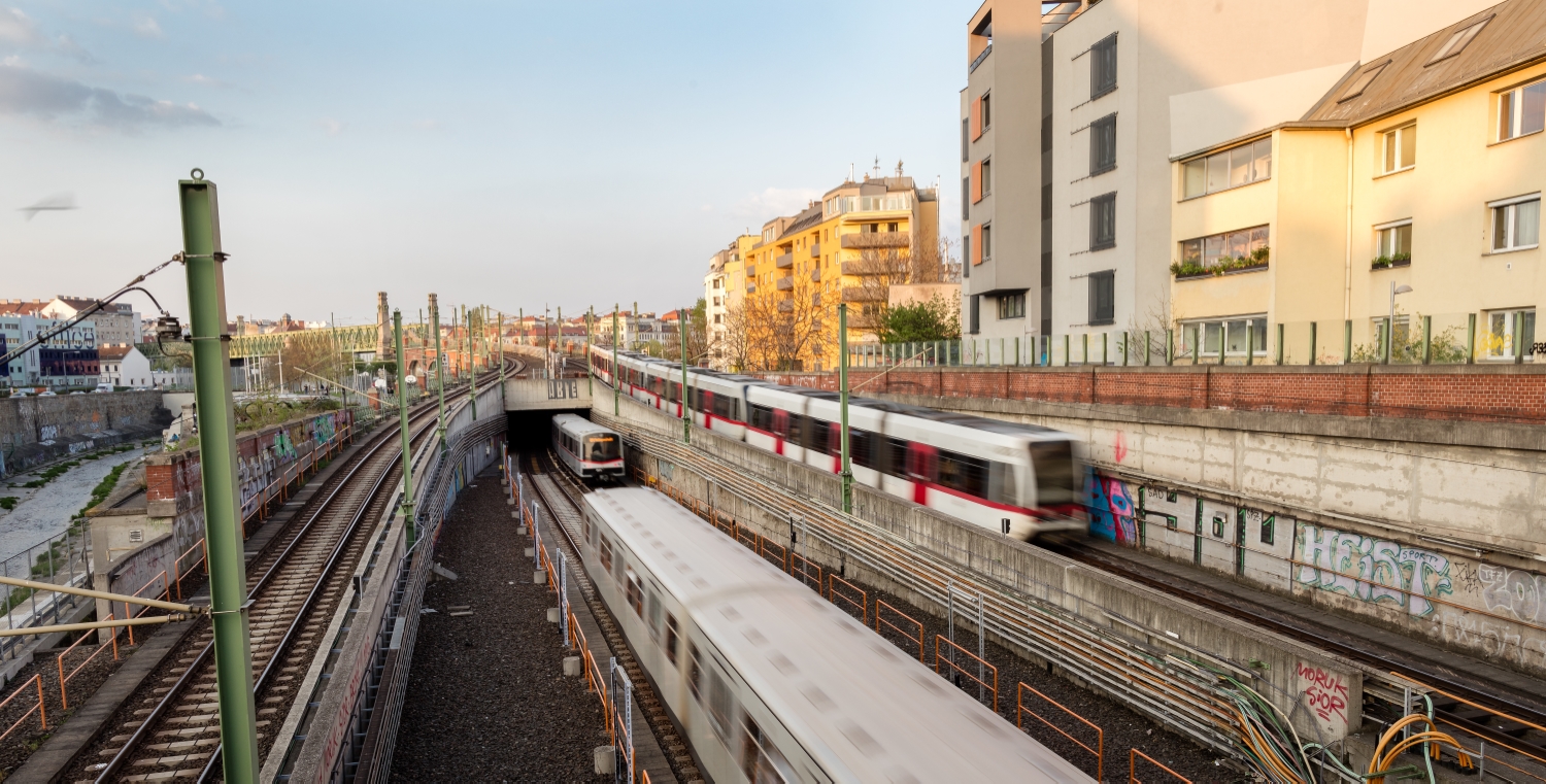 U-Bahn Züge der Linien U6 und U4 bei der Längenfeldgasse