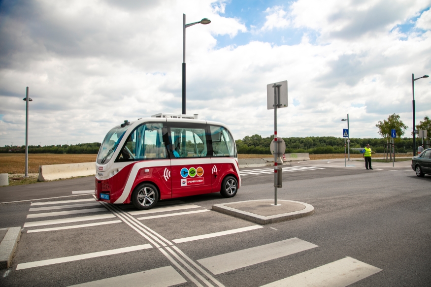 Autonomer E-Bus in der Seestadt