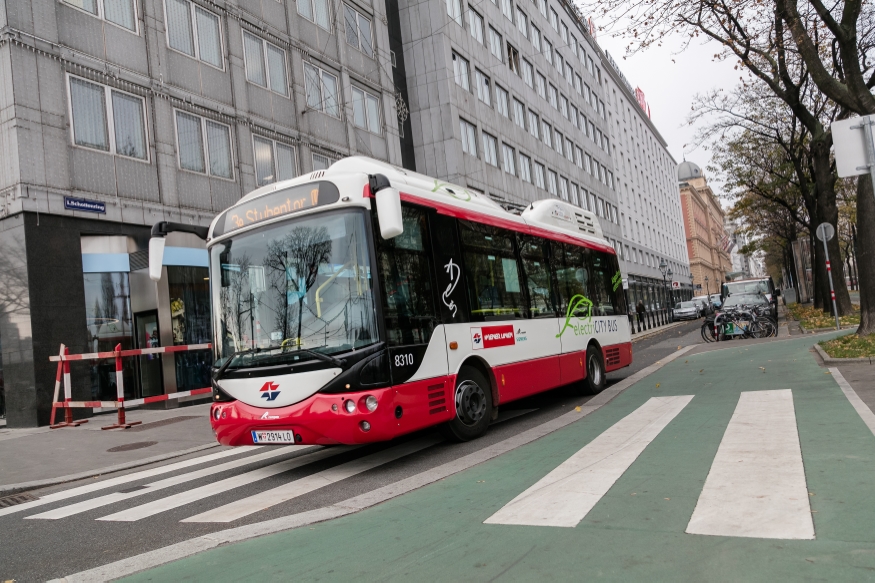 Bus der Linie 3A Schottenring