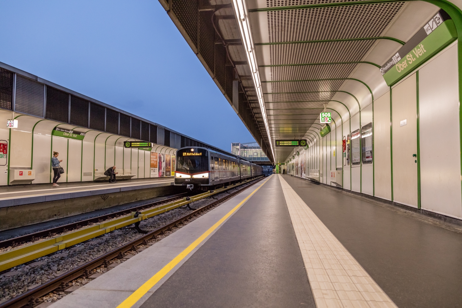 U4 Station Ober St.Veit mit V-Zug Fahrtrichtung Heiligenstadt
