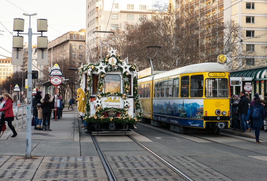 Ströck Bim am Schwedenplatz mit Vienna Ring Tram