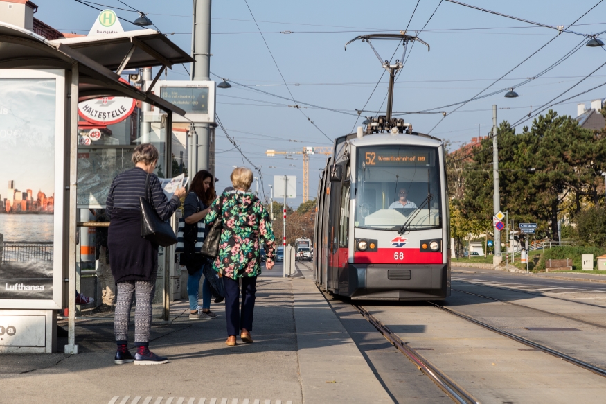 Linie 52  Baumgarten, Linzerstraße Fahrtrichtung Westbahnhof