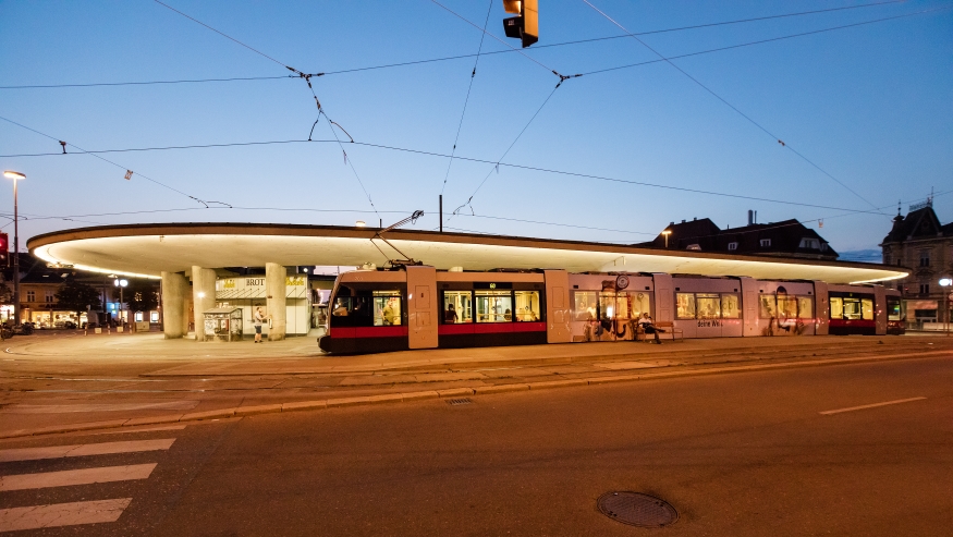 Die Linie 60 in der Station Hietzing