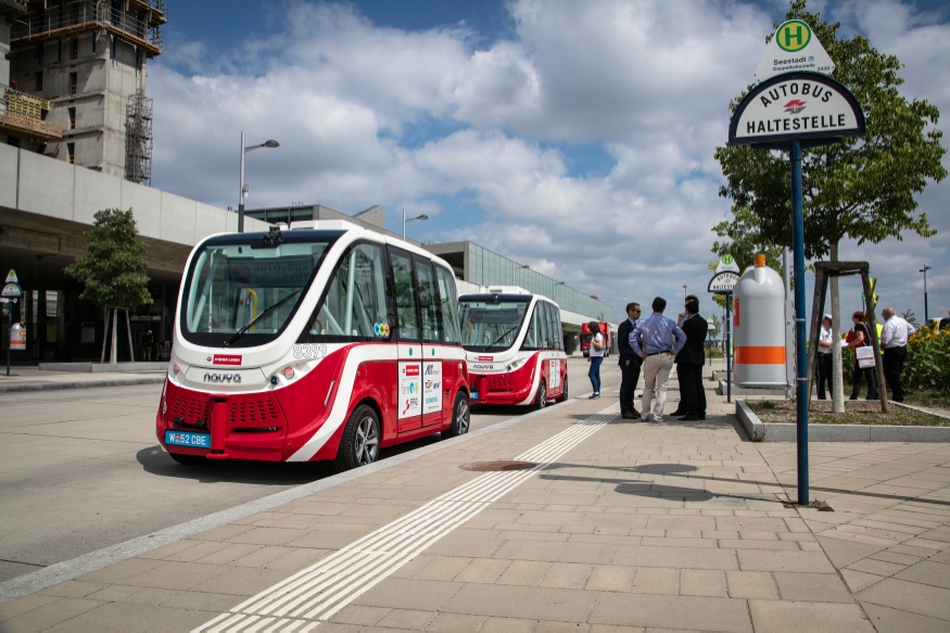 Autonomer E-Bus in der Seestadt