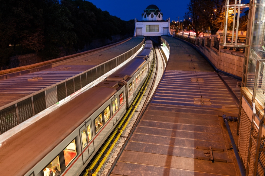 V-Zug der Linie U4 Hietzing