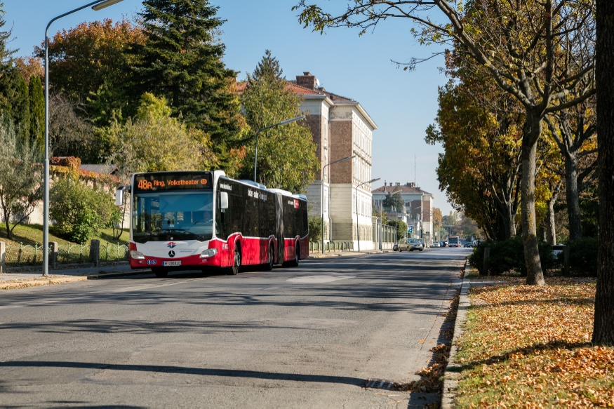 Bus Linie 48A auf der Baumgartner Höhe