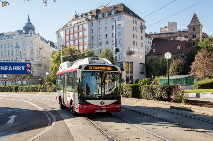 Bus der Linie 2A Morzinplatz, Ruprechtskirche