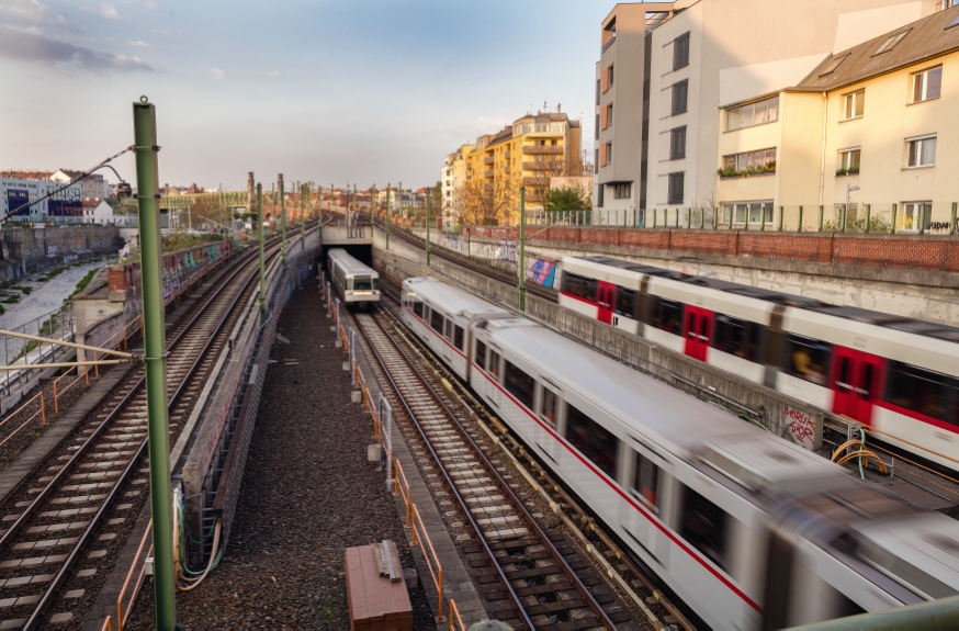 U-Bahn Züge der Linien U6 und U4 bei der Längenfeldgasse