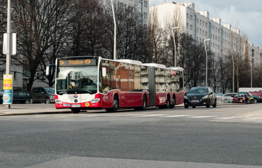 Bus der Linie 11A Station  Fahrtrichtung Stadion