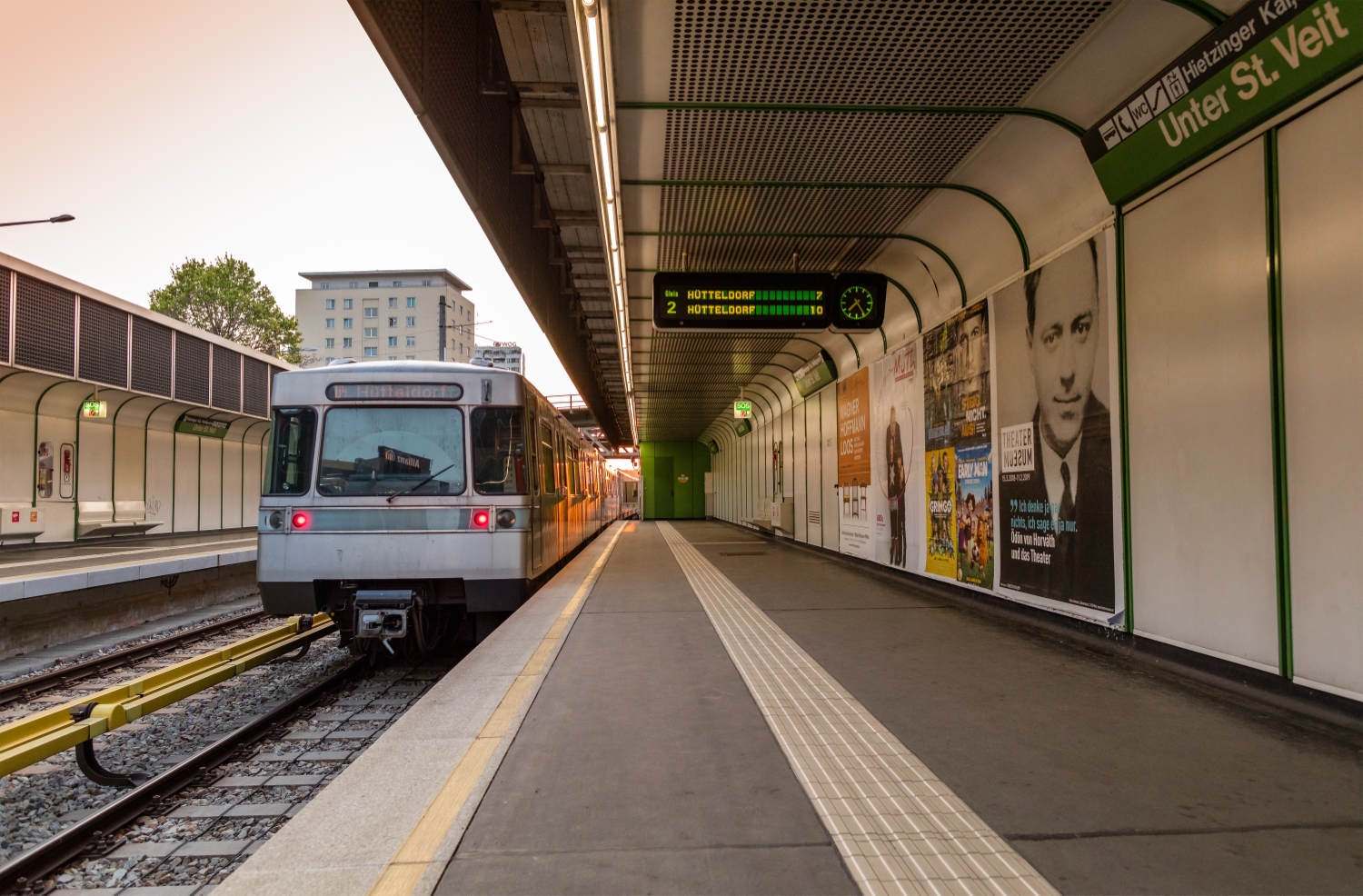 U4 Station Unter St.Veit mit Silberpfeil