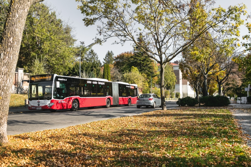 Bus Linie 48A auf der Baumgartner Höhe