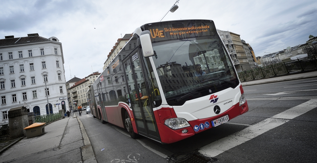 Zwischen den Stationen Pilgramgasse und Margaretengürtel wird im Zuge der U4 Modernisierung eine Weichenanlage gebaut. Auf Grund der Sperre eines Teils der Strecke verkehrt die Ersatzlinie U4E.