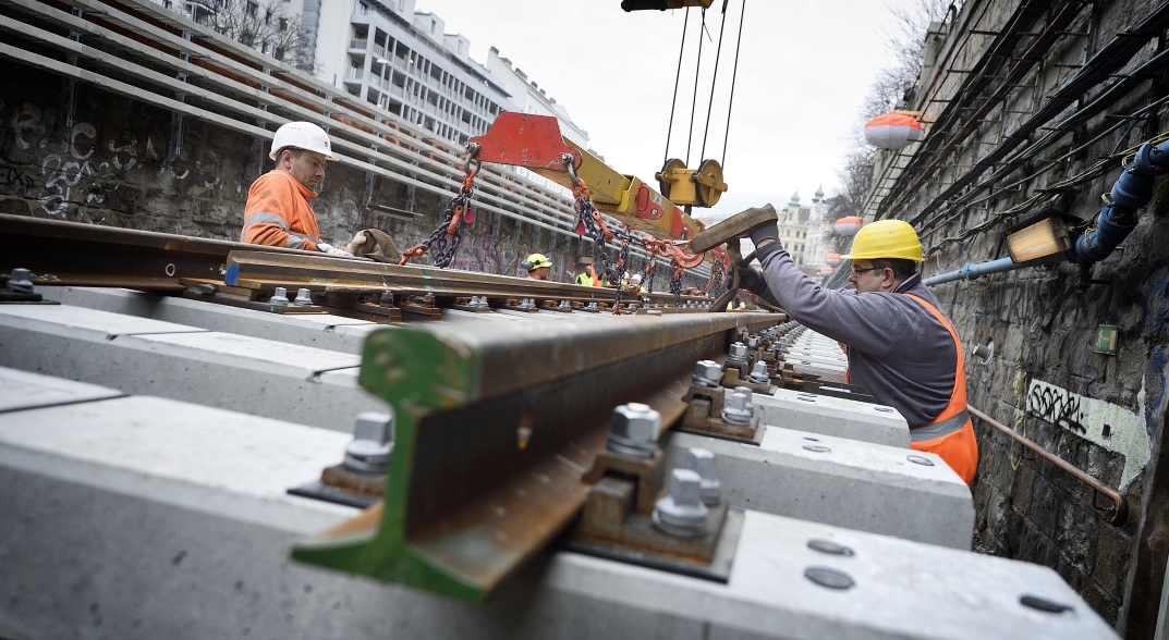 Zwischen den Stationen Pilgramgasse und Margaretengürtel wird im Zuge der U4 Modernisierung eine Weichenanlage gebaut.