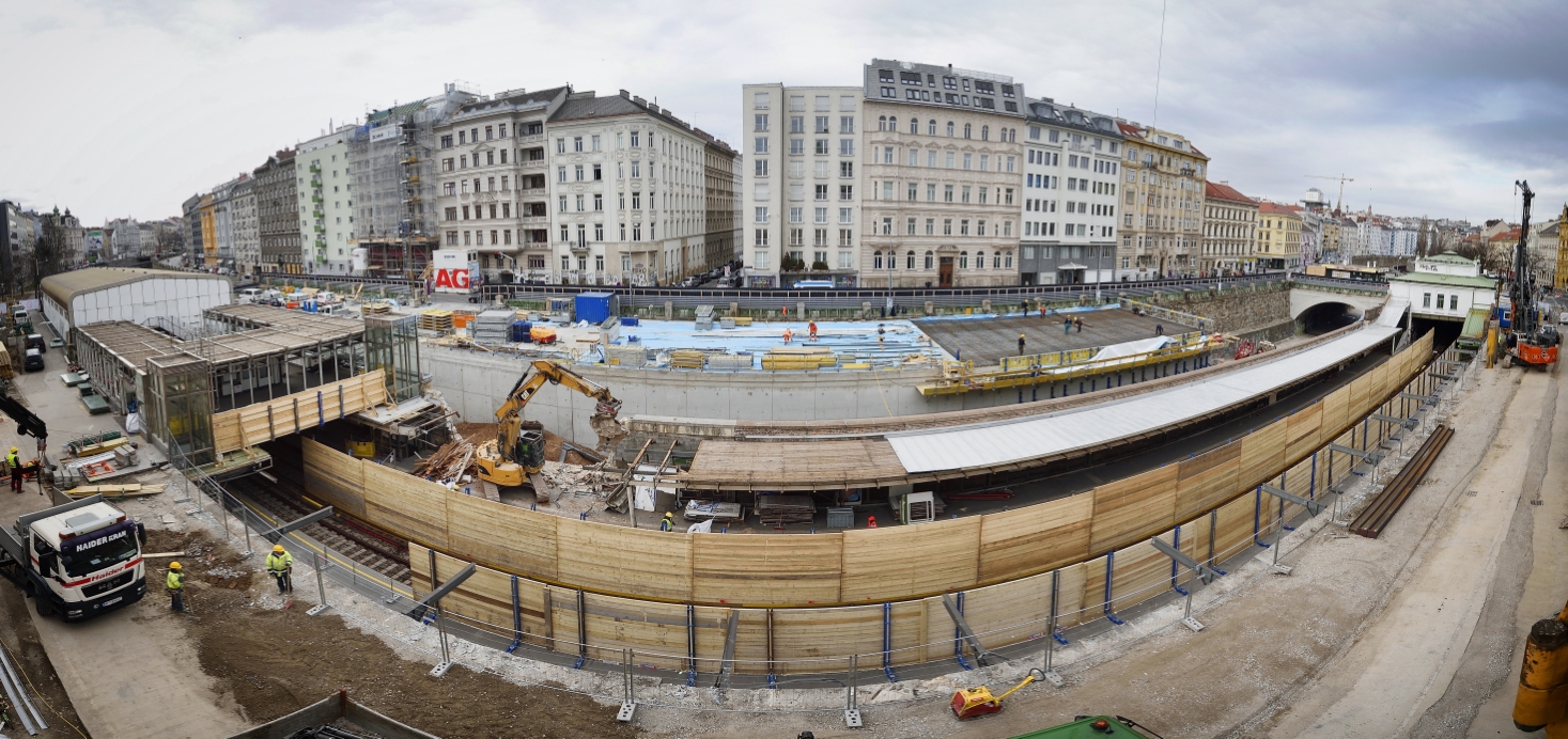 Baustelle der Linien U4 und U2 bei der Station Pilgramgasse.