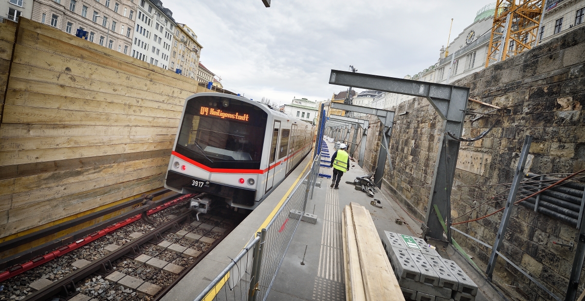 Baustelle der Linien U4 und U2 bei der Station Pilgramgasse.