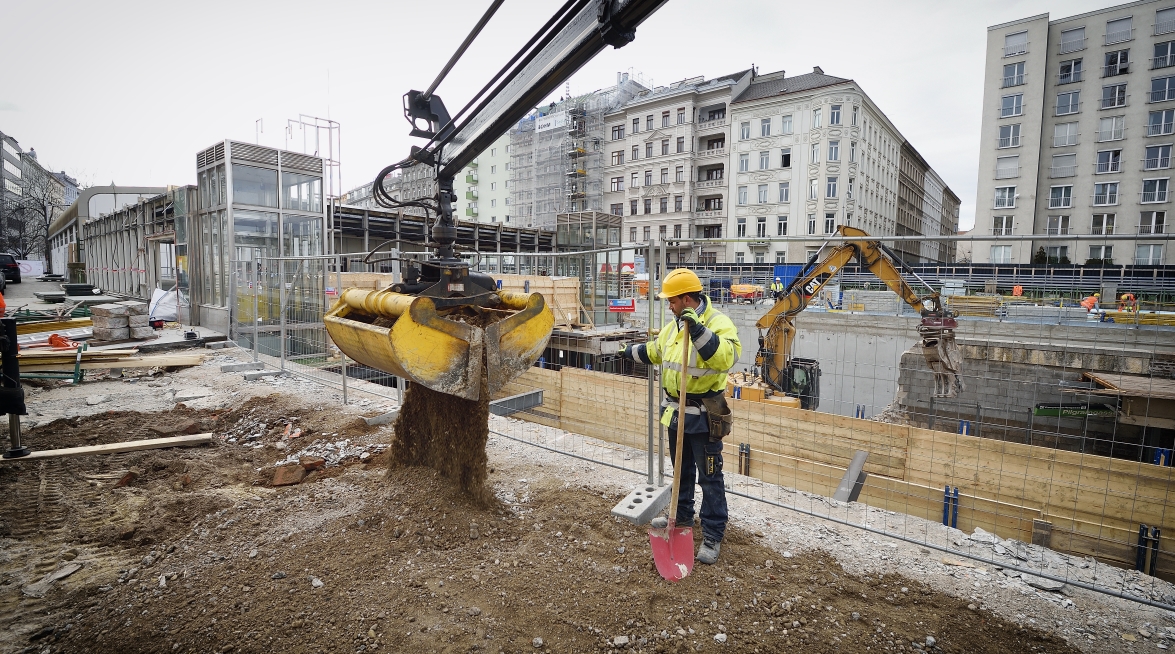 Baustelle der Linien U4 und U2 bei der Station Pilgramgasse.