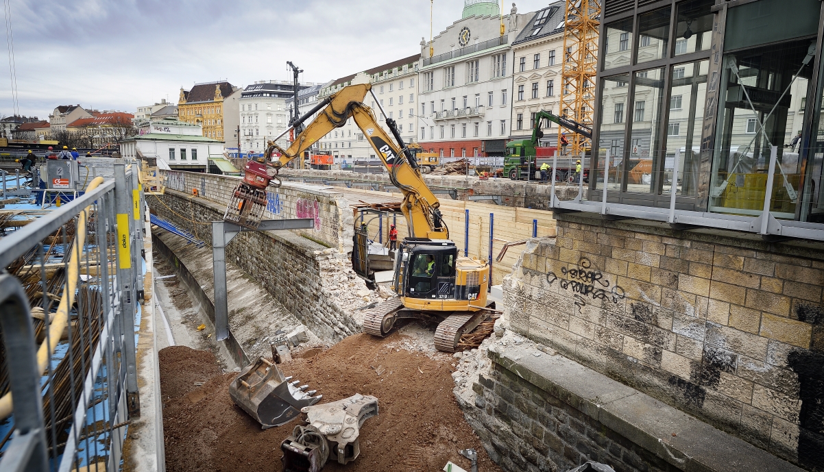 Baustelle der Linien U4 und U2 bei der Station Pilgramgasse.