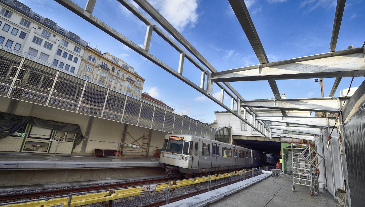 Baustelle der Linien U4 bei der Station Pilgramgasse.