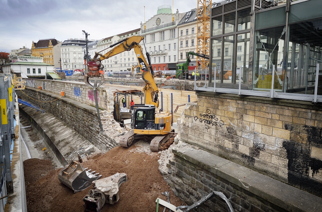 Baustelle der Linien U4 und U2 bei der Station Pilgramgasse.