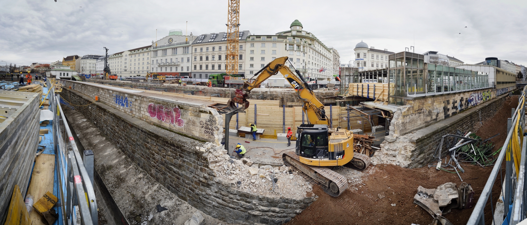 Baustelle der Linien U4 und U2 bei der Station Pilgramgasse.