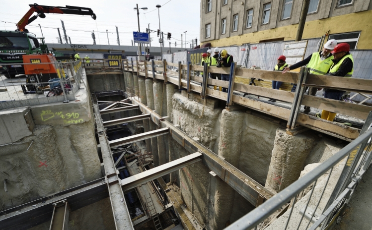 Baustelle der Linie U2 am Matzleindorfer Platz.