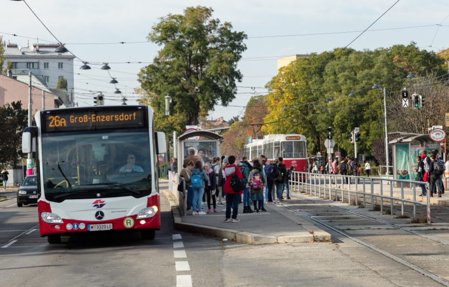 XL Bus auf der Linie 26A Stadlau Polgarstraße